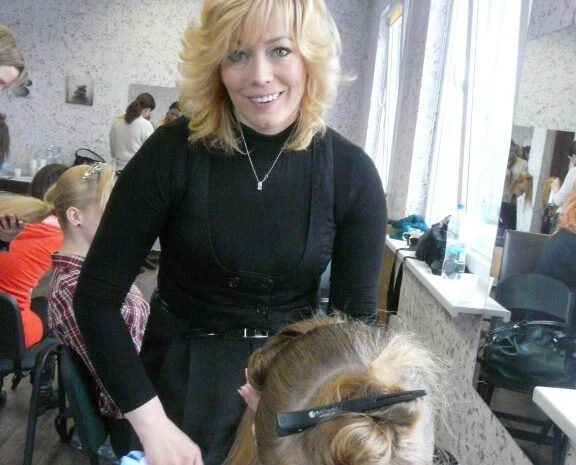  KRISTINOS IR JOLITOS MOTERŲ ILGŲ PLAUKŲ ŠUKUOSENŲ SEMINARAS