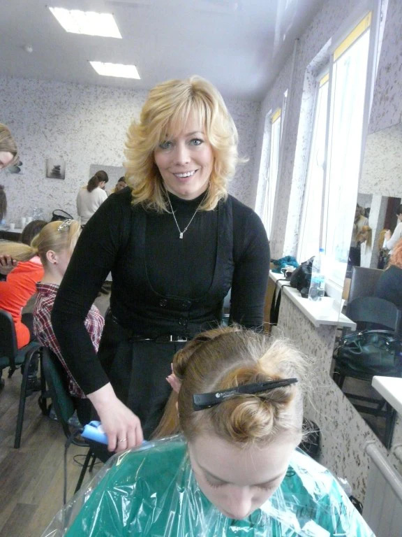 KRISTINOS IR JOLITOS MOTERŲ ILGŲ PLAUKŲ ŠUKUOSENŲ SEMINARAS