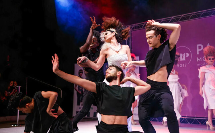  MOTERS PASAULIS 2017 PARODOJE SUKURTA TIKRA MENO REVOLIUCIJA