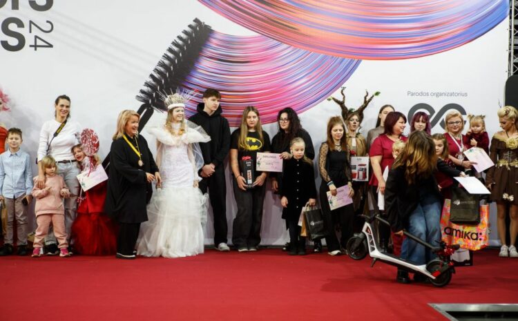  PRAĖJO KONKURSAS „KŪRYBIŠKIAUSIA ŠEIMA” KLAIPĖDOJE (2024.12.07)